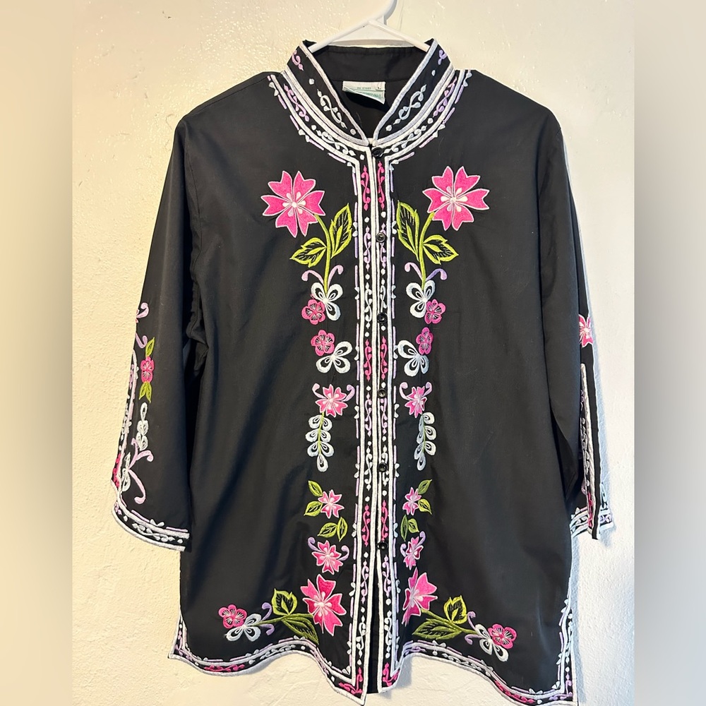 Vintage size L Caro of Honolulu embroidered tunic 🩷